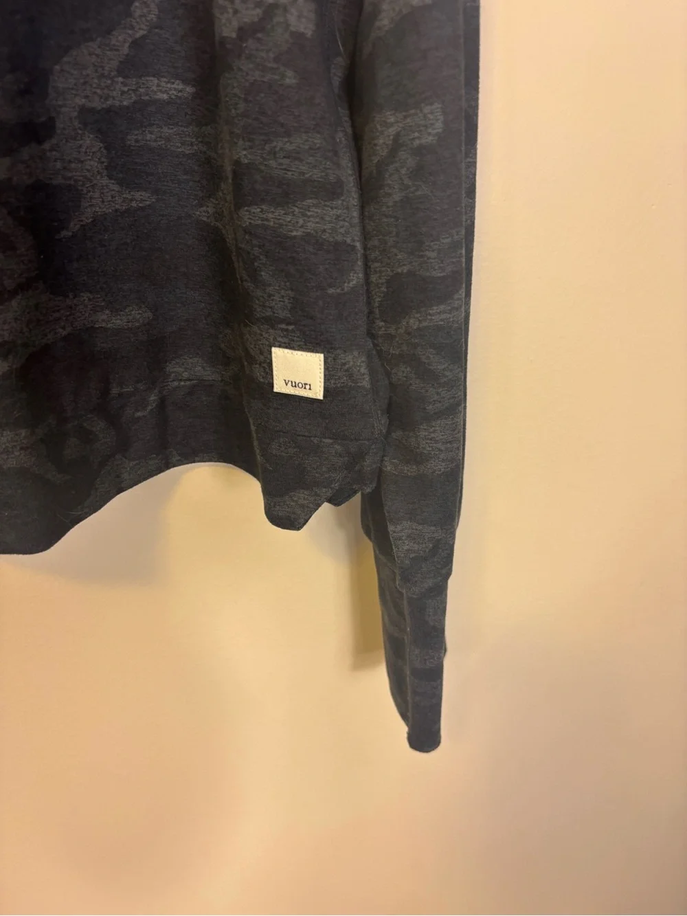 Vuori Women’s Dark Grey & Black Camo Pullover Hoodie